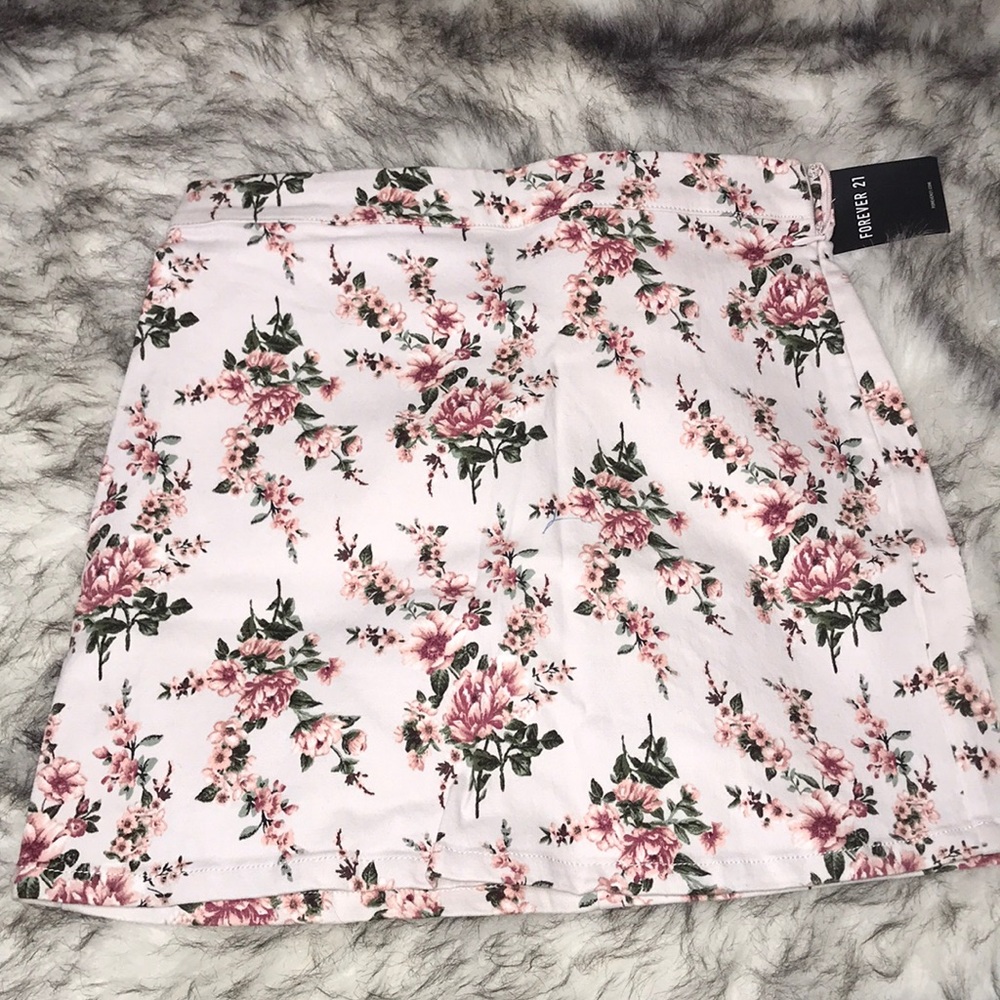 Brand new floral mini skirt